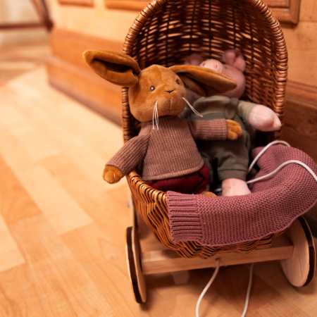 Plüsch Hase Lenny in Kleidern 26 cm