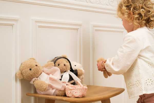 Tänzer Bär 30 cm – Geschenkverpackung