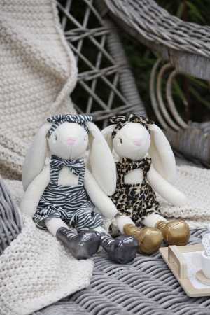 Plüsch Häschen Zoe mit Zebraanzug 35 cm