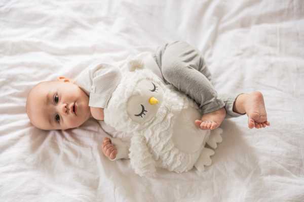 Wärmekissen Eule weiss mit gewelltem Fell 35 cm