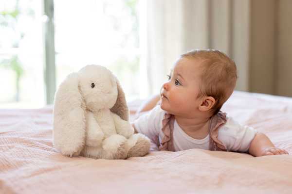 Plüsch Teddy Mocca Hase cème 25 cm