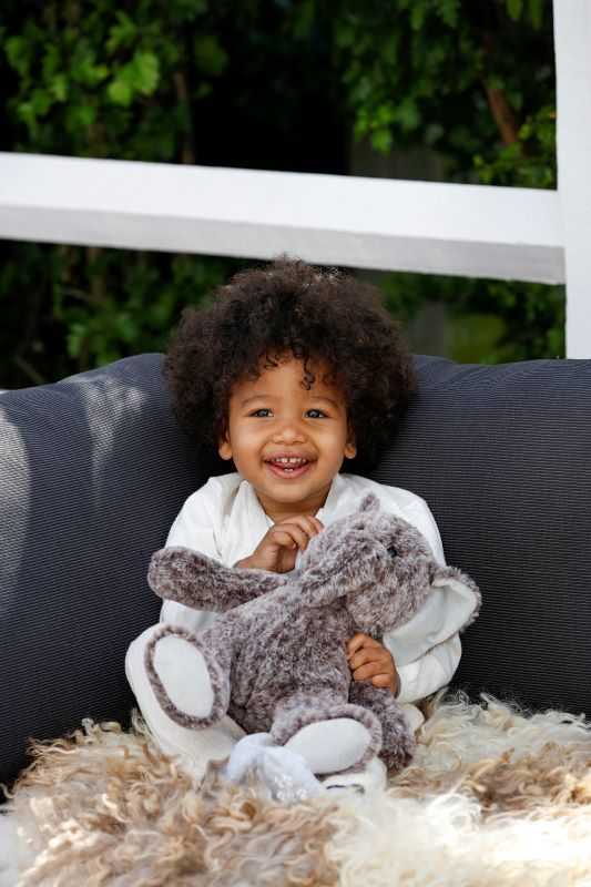 Elefant Valnöt grau gefleckt 35 cm