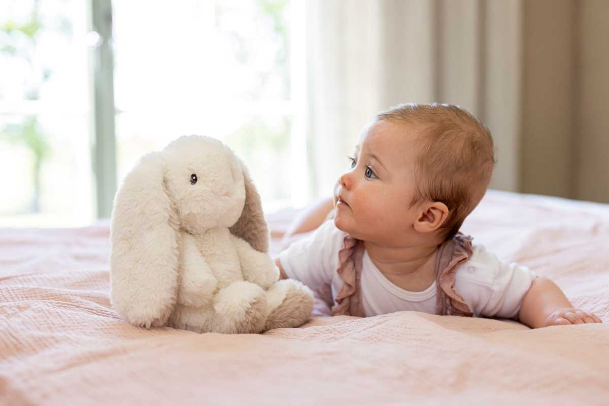 Plüsch Teddy Mocca Hase cème 25 cm