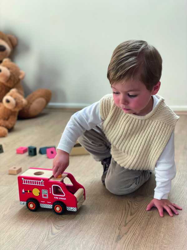 Feuerwehrauto aus Holz