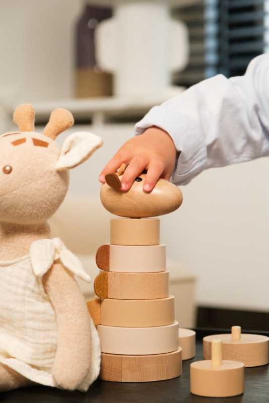 Holz-Pyramide Giraffe Leonie