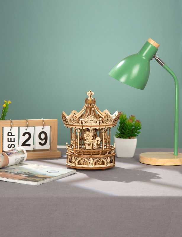 Holzbausatz Spieluhr Romantic Karussell