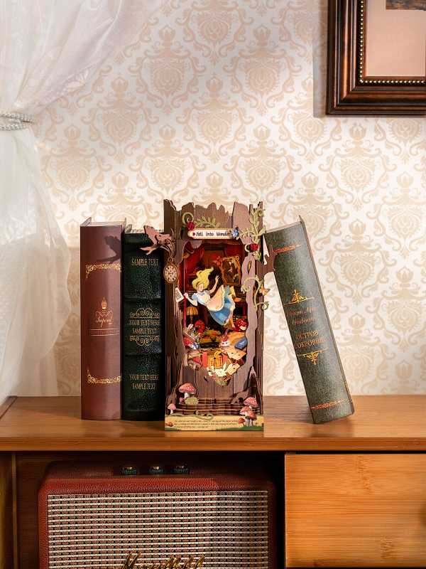 Holzbausatz 'Alice Adventure'